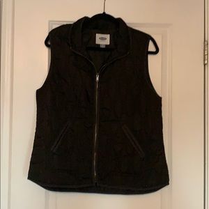 Like new Old navy women’s black puffer vest